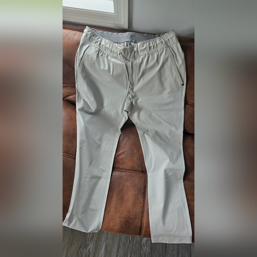 Like New Vuori Mens Jogger Golf Pant